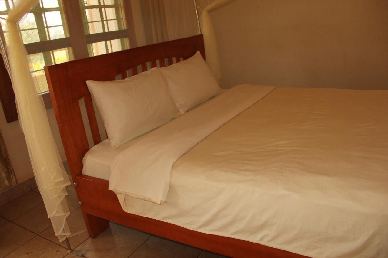 Motel Tuku Masindi Esterno foto